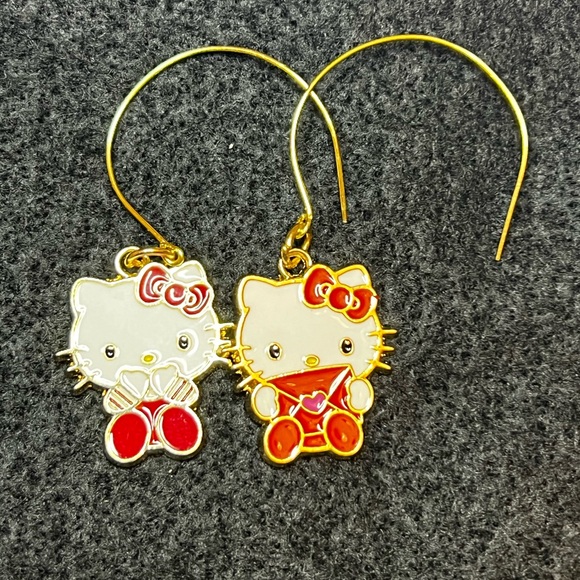HELLO KITTY-Earrings - - Picture 1 of 5